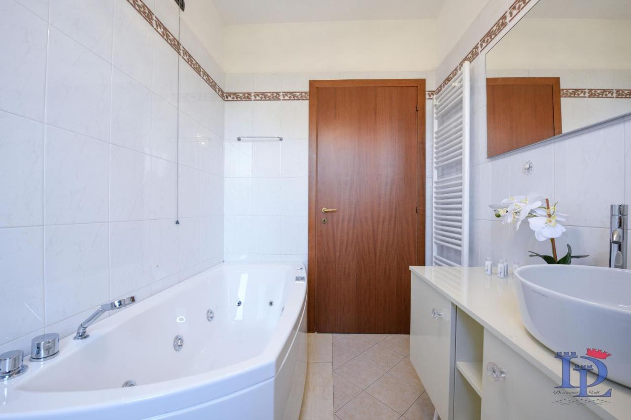 Desenzanoloft Official Partner Marriott Homes & Villas - Luxury Suite With Jacuzzi And Garden Дезенцано-дель-Гарда Экстерьер фото